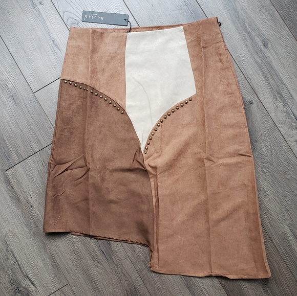 🎇Host Pick🎇 Boho Brown Faux Suede Skirt - Picture 5 of 6